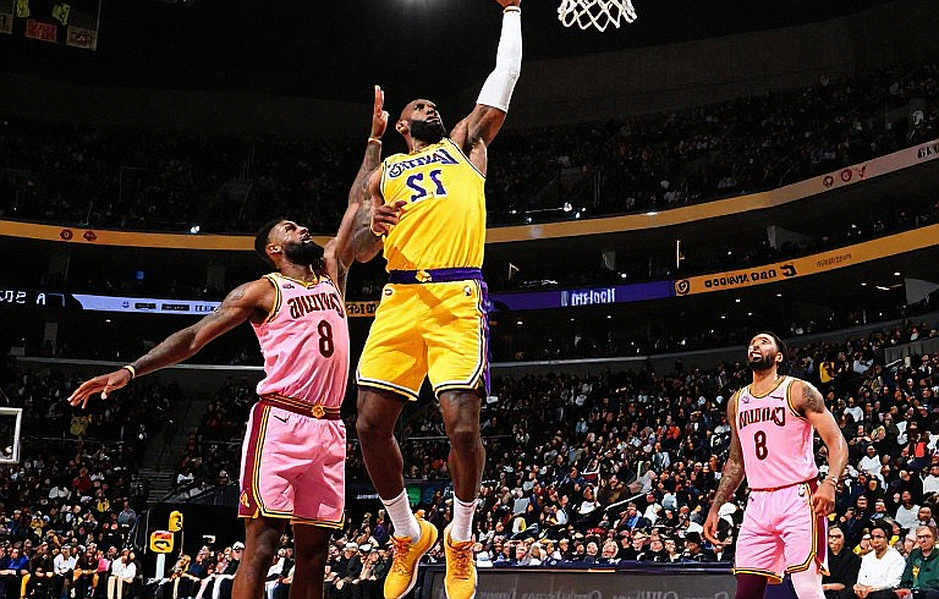 Kawhi Leonard và bản tin 7,4 triệu đô: Khi lịch sử NBA nói ngược lại điều được viết